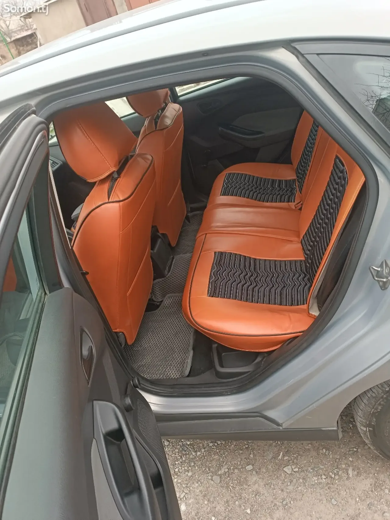 Ford Focus 2012 · 1.6 MT