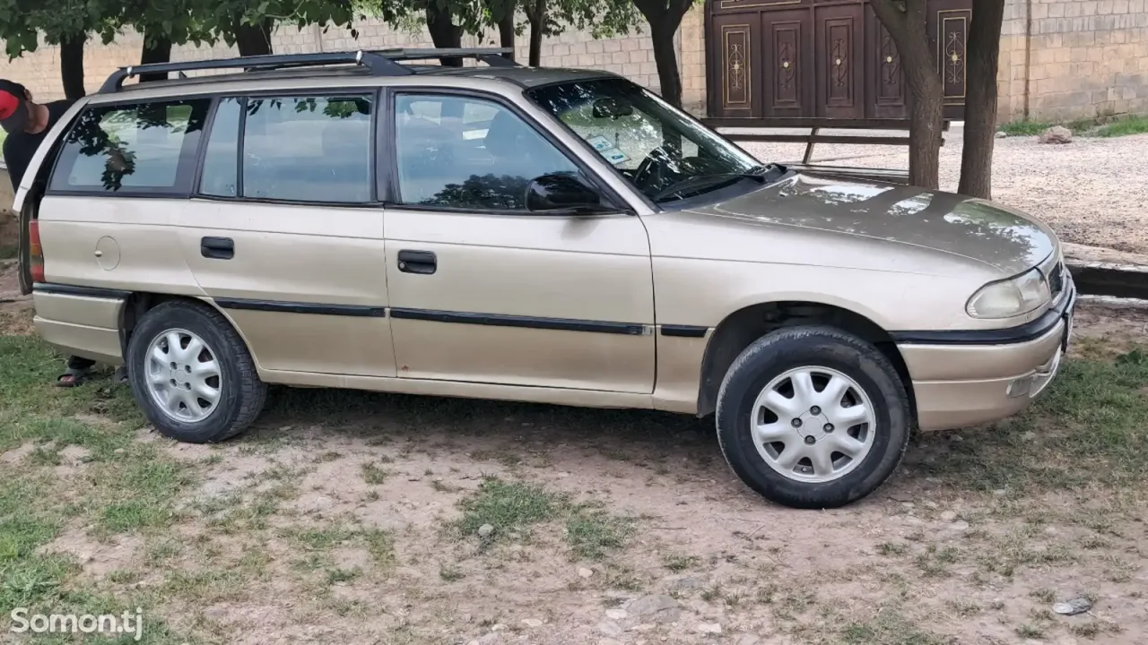 Opel Astra F 1998 · 1.6 MT