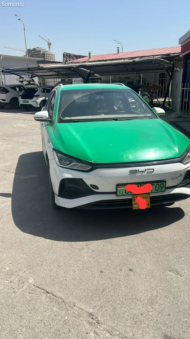 BYD E2 2023 · 1.6 AT