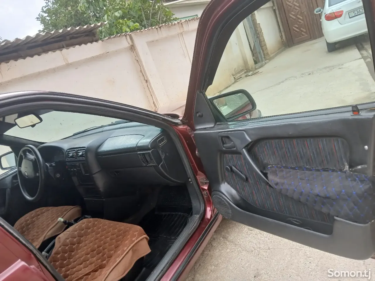Opel Vectra A 1993 · 1.6 MT