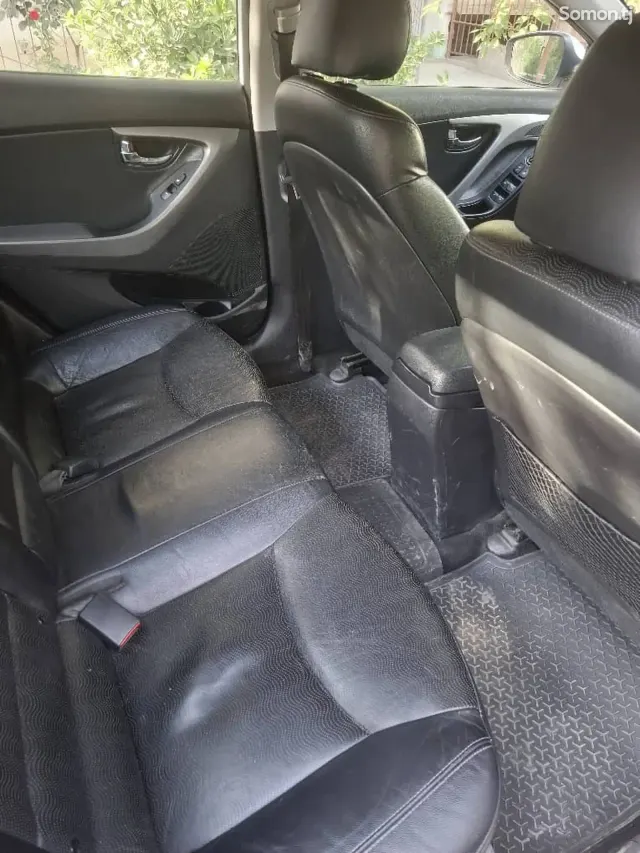 Hyundai Avante 2012 · 1.6 AT
