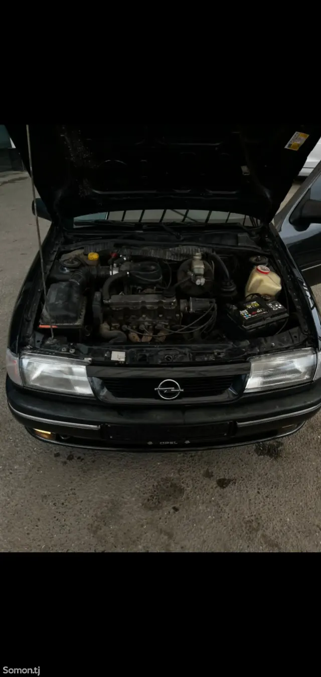 Opel Vectra A 1992 · 1.6 MT