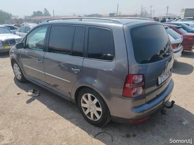 Volkswagen Touran 2007 · 1.4 MT