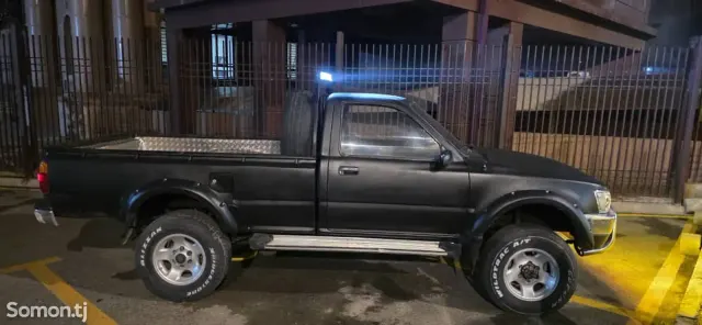 Toyota Hilux 1998 · 2.8 MT