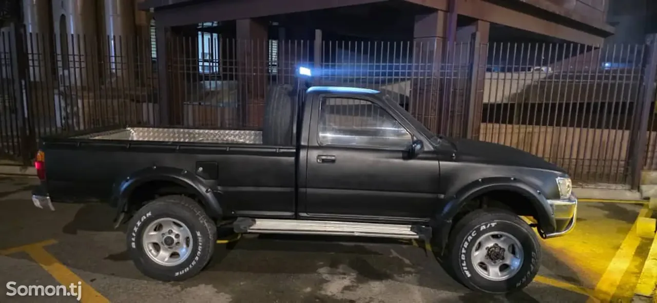 Toyota Hilux 1998 · 2.8 MT