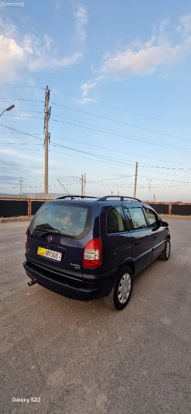Opel Zafira 2000 · 1.6 MT