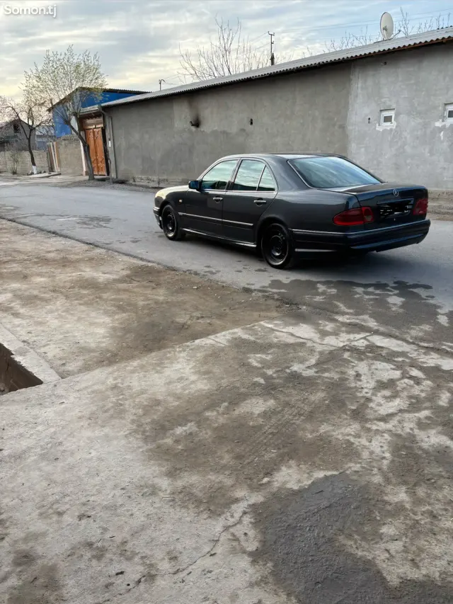 Mercedes-Benz E class 1998 · 2.0 MT