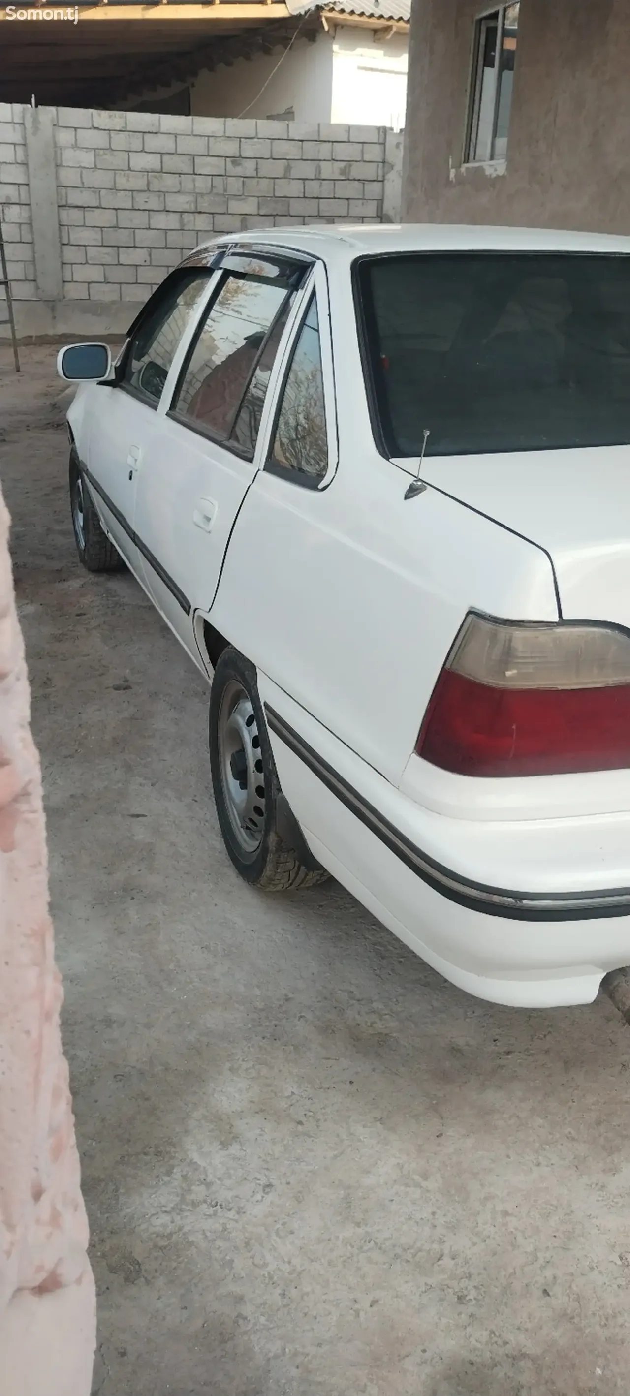 Daewoo Nexia 1995 · 1.6 MT