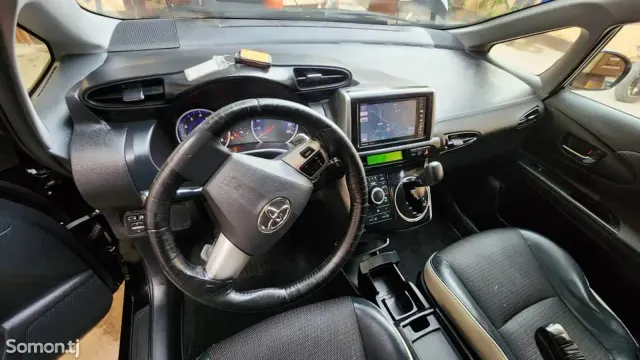 Toyota Wish 2015 · 2.0 AT