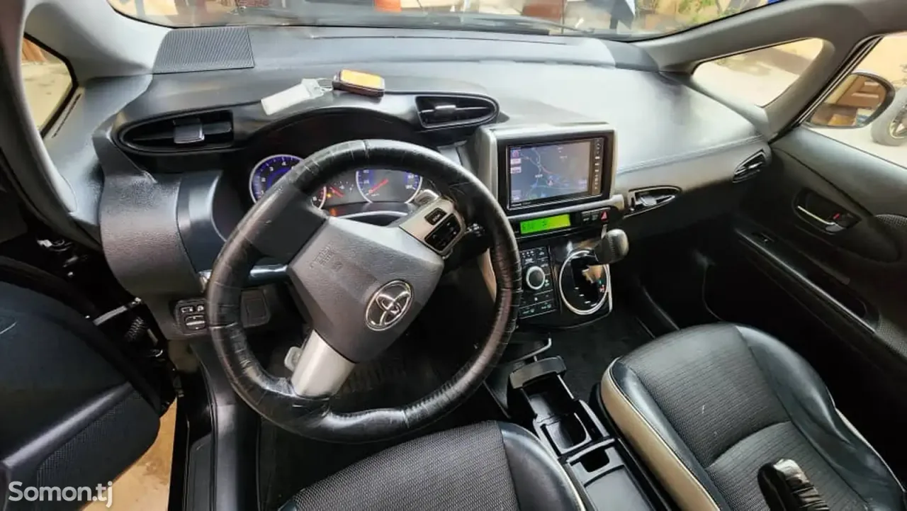Toyota Wish 2015 · 2.0 AT