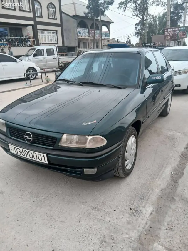 Opel Astra F 1995 · 1.6 MT