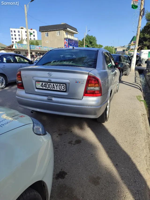 Opel Astra G 2001 · 1.8 MT