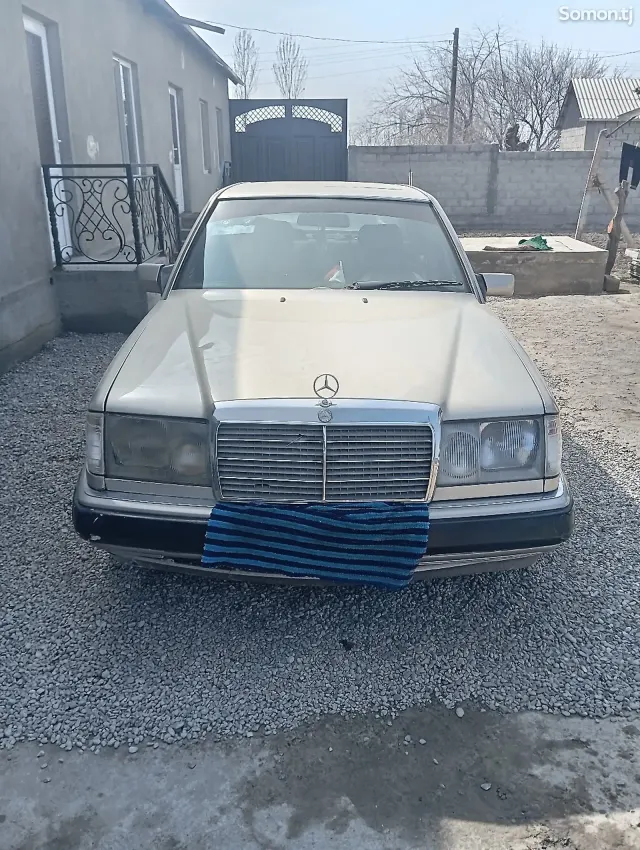 Mercedes-Benz W124 1992 · 2.0 MT