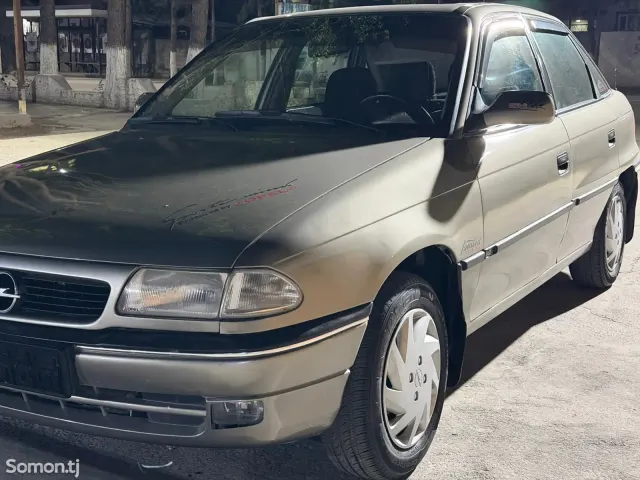 Opel Astra F 1996 · 1.6 MT