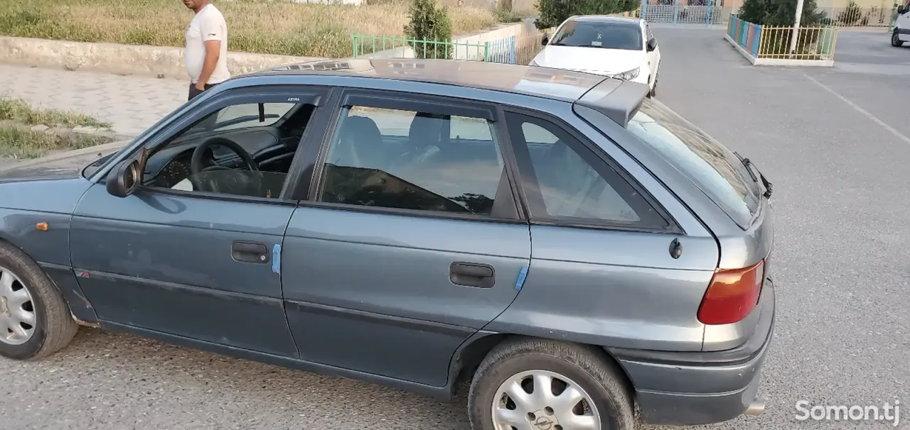 Opel Astra F 1997 · 1.6 MT