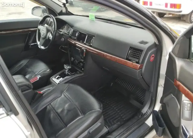 Opel Vectra C 2005 · 2.2 AT