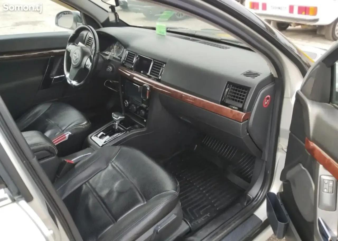 Opel Vectra C 2005 · 2.2 AT