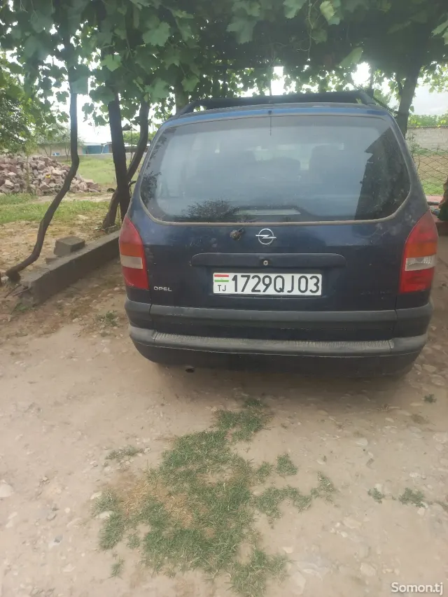 Opel Zafira 2000 · 1.6 MT