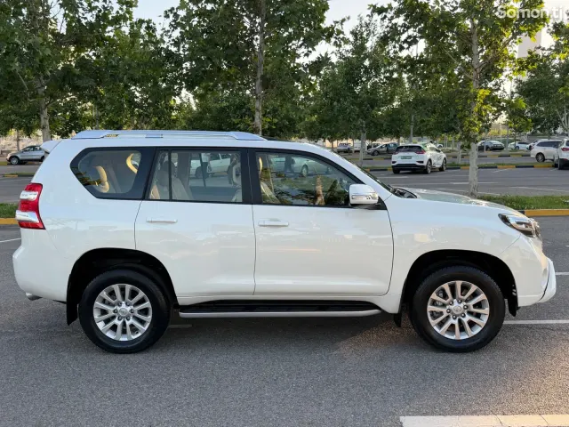 Toyota Land Cruiser Prado 2016 · 4.0 AT