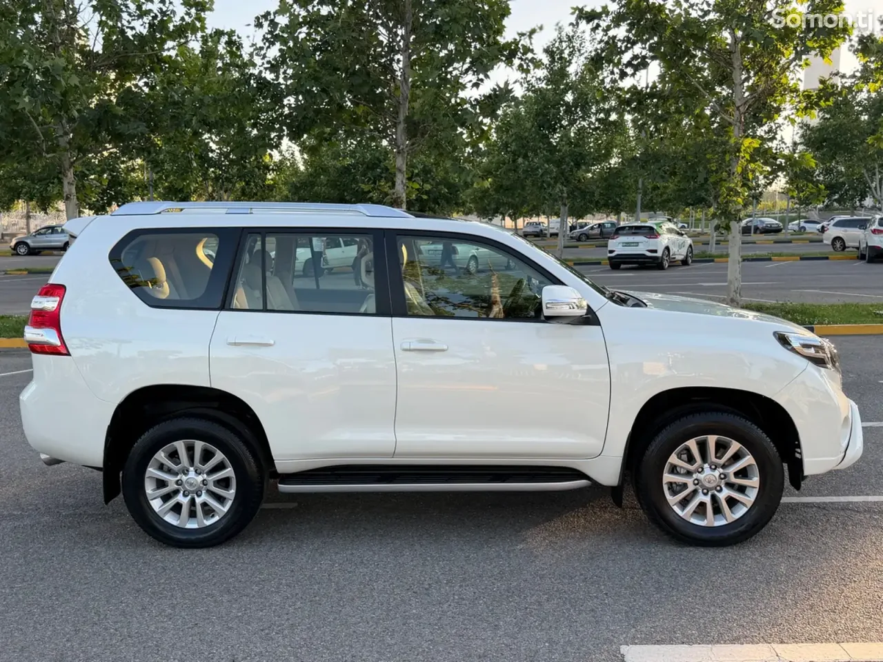 Toyota Land Cruiser Prado 2016 · 4.0 AT
