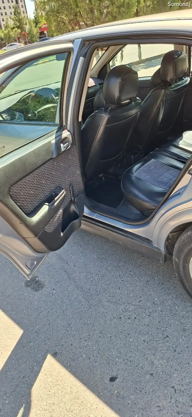 Opel Astra G 2001 · 1.6 MT