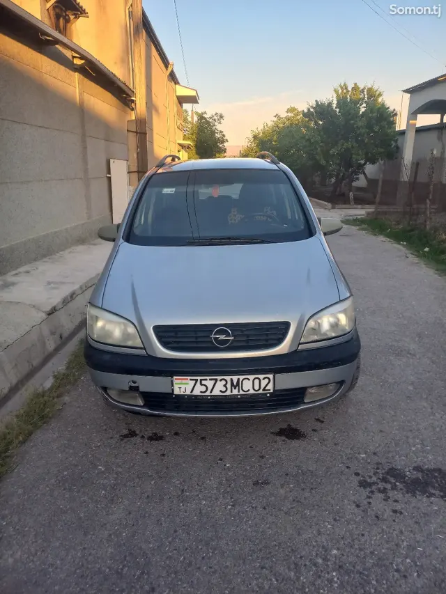 Opel Zafira 1999 · 1.8 MT