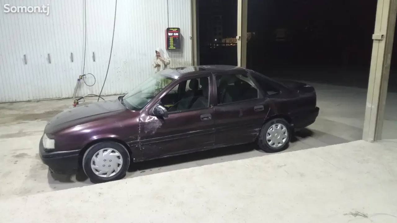 Opel Vectra A 1992 · 1.6 MT
