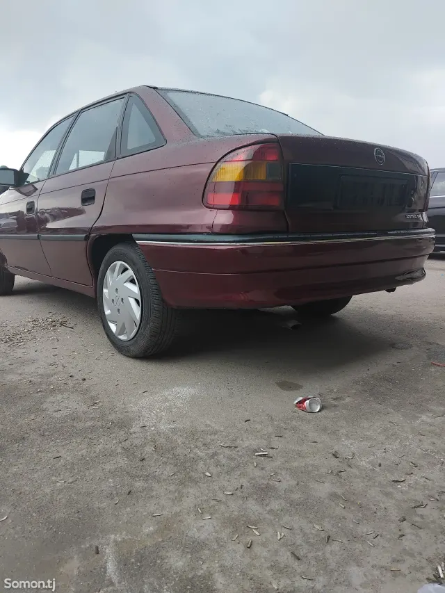 Opel Astra F 1993 · 1.6 MT
