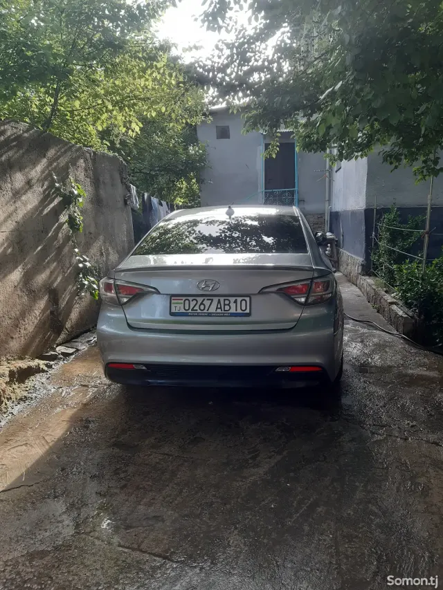 Hyundai Sonata 2015 · 2.0 AT