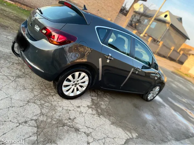Opel Astra J 2014 · 1.4 MT