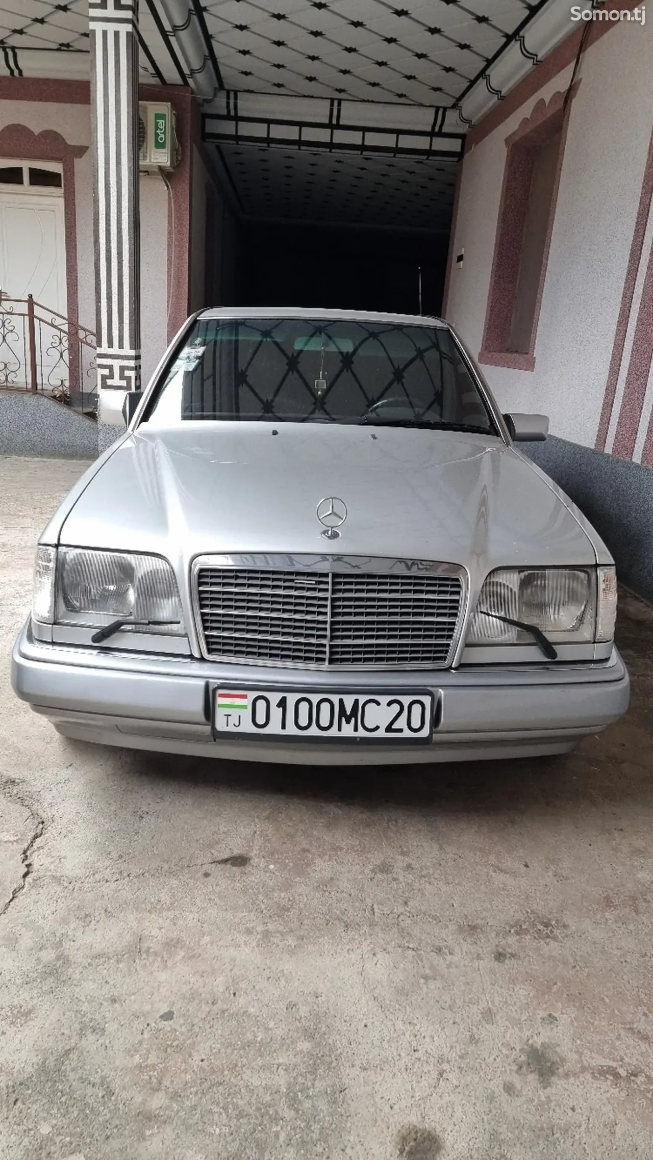 Mercedes-Benz W124 1994 · 2.0 AT