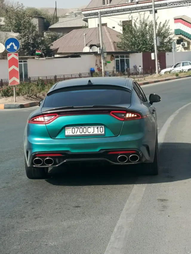 Kia Stinger 2018 · 3.3 AT
