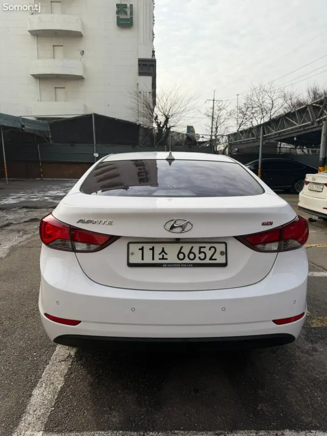 Hyundai Avante 2015 · 1.6 AT