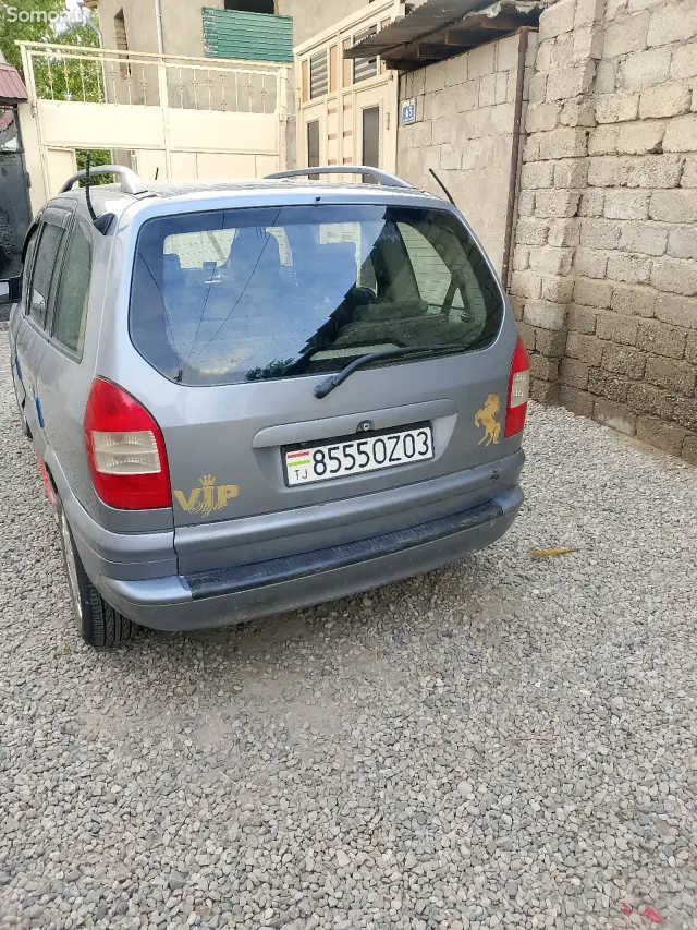 Opel Zafira 2003 · 1.8 MT