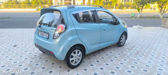 Chevrolet Spark 2010 · 1.1 AT
