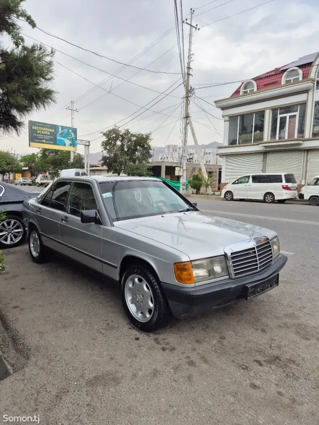 Mercedes-Benz W201 1986 · 2.5 AT