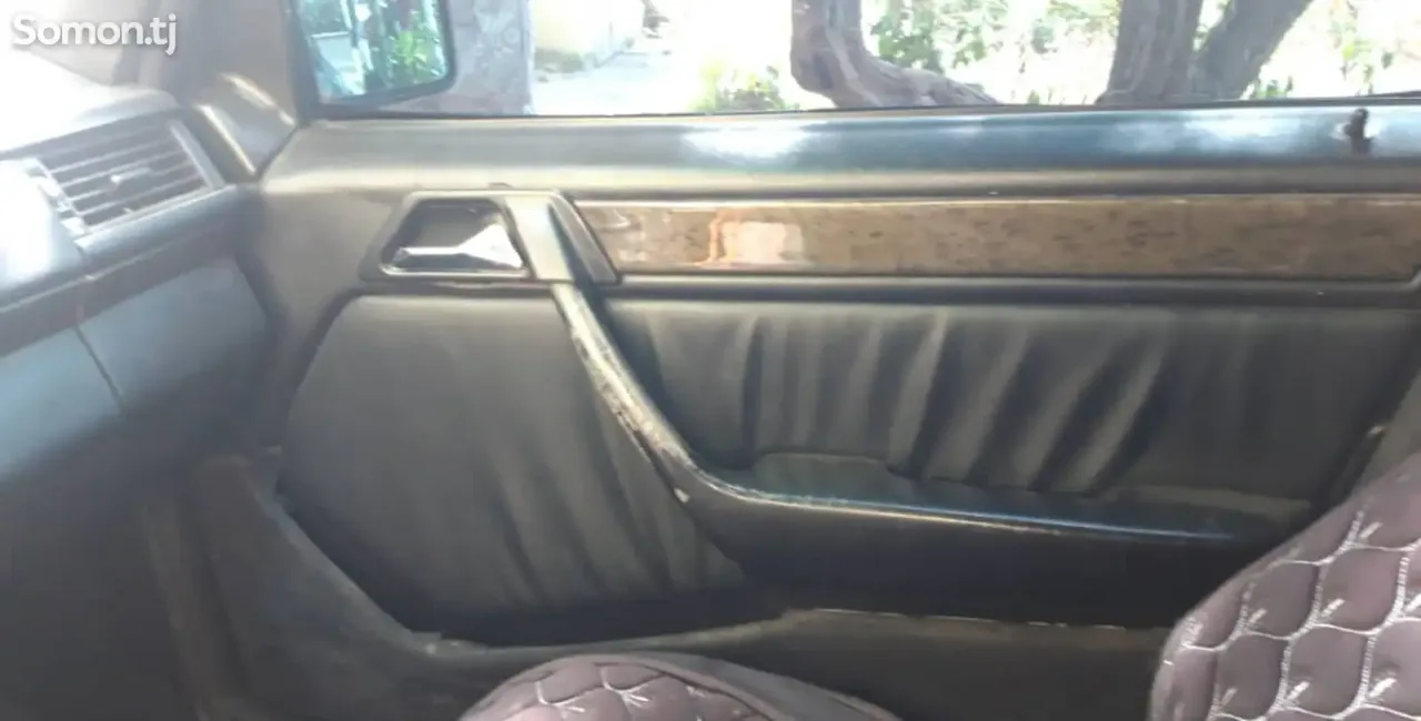 Mercedes-Benz W124 1994 · 3.2 AT