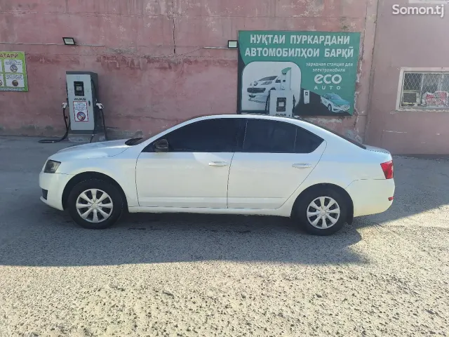 Skoda Octavia 2015 · 1.6 MT