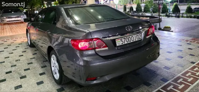 Toyota Camry 2011 · 1.6 MT