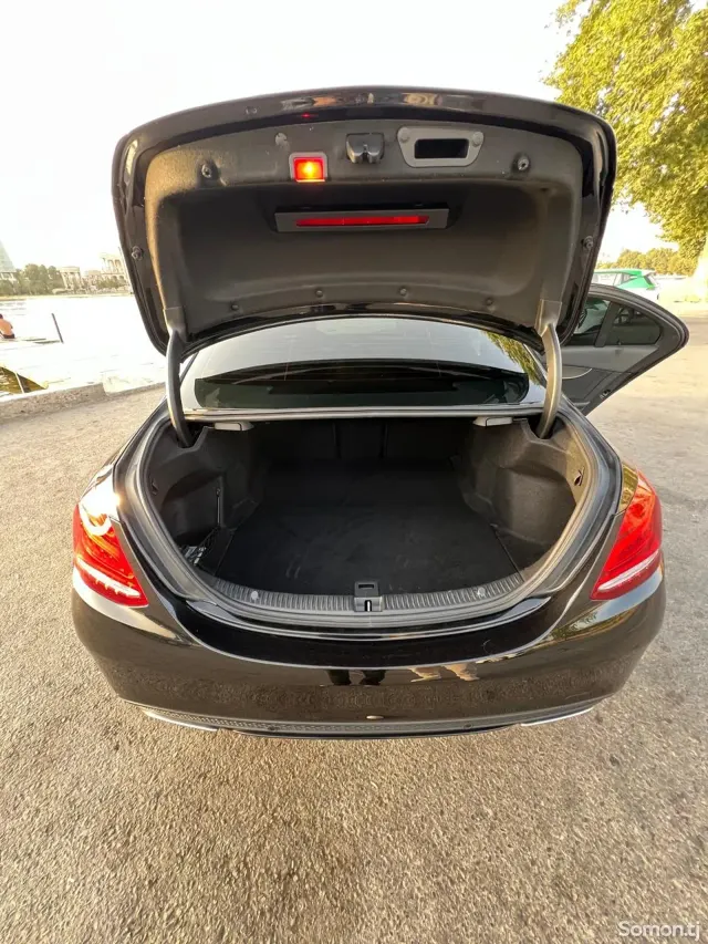 Mercedes-Benz C class 2018 · 2.0 AT