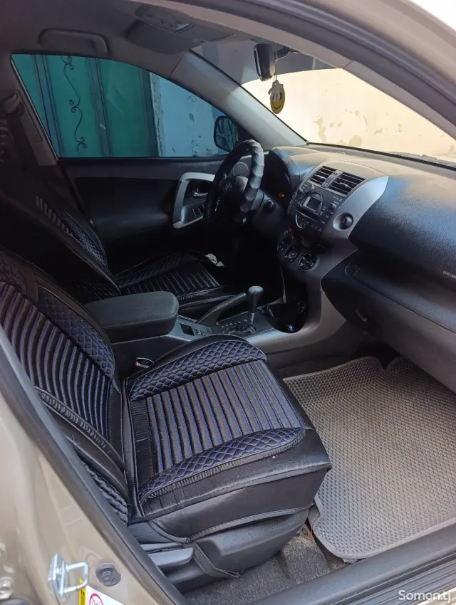 Toyota RAV 4 2007 · 2.0 AT