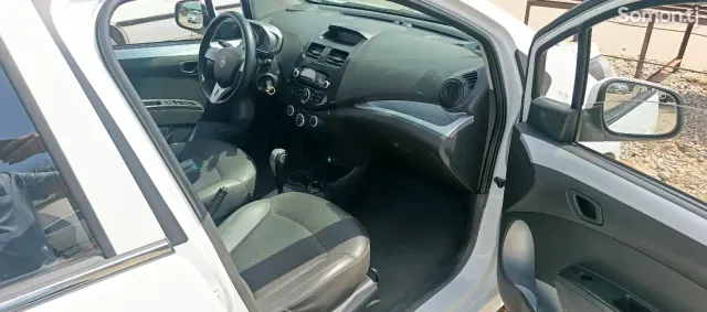 Chevrolet Spark 2015 · 1.3 AT