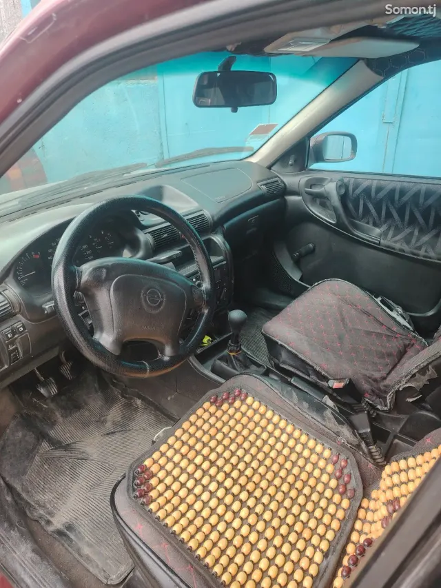 Opel Astra F 1996 · 1.6 MT