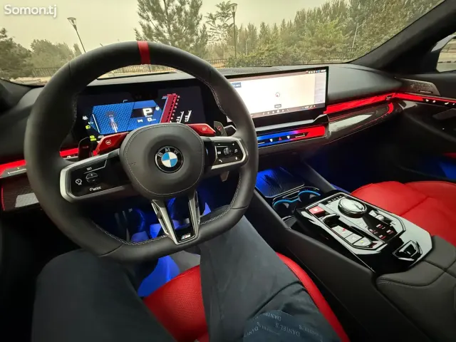 BMW M5 2025 · 4.4 AT