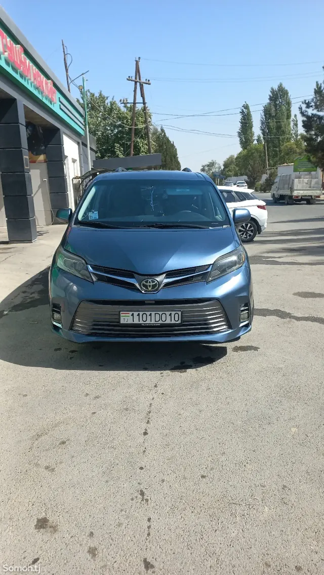 Toyota Sienna 2014 · 3.5 AT