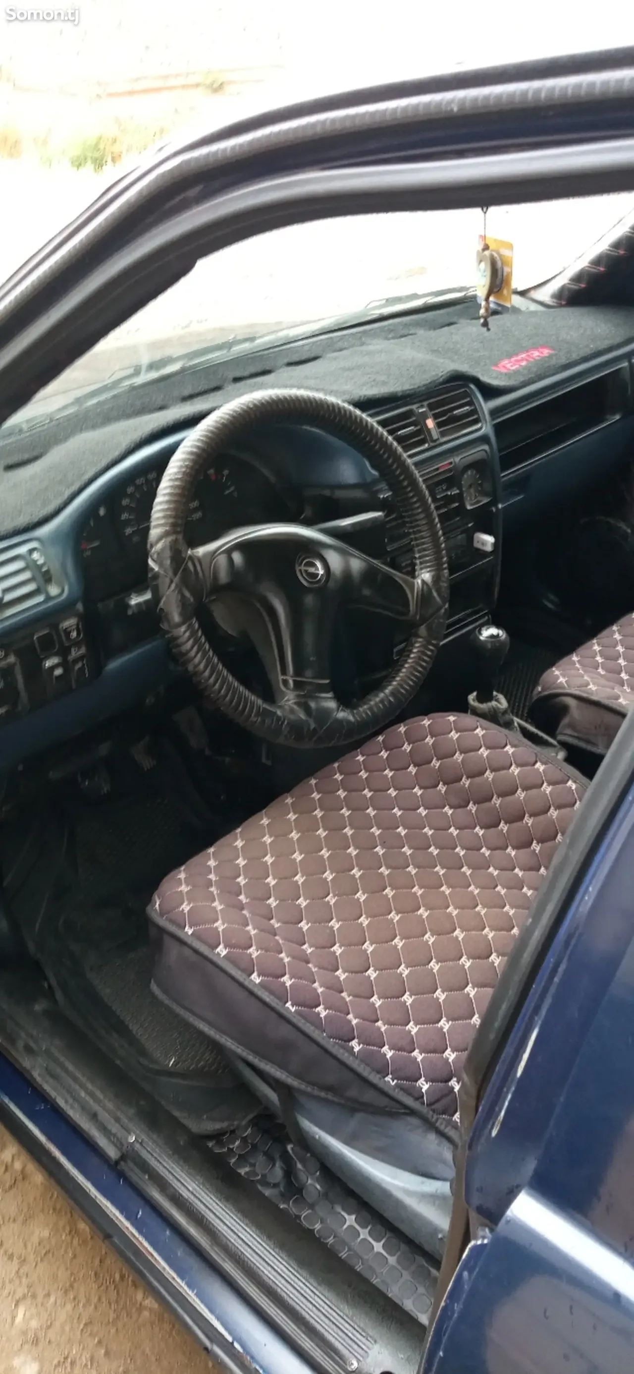 Opel Vectra A 1993 · 1.6 MT