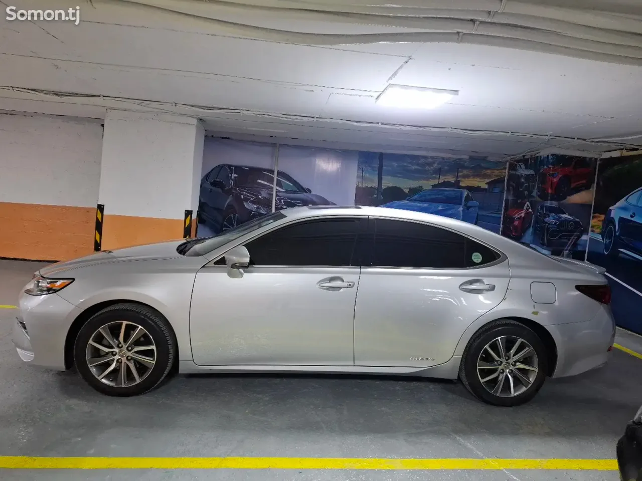 Lexus ES series 2017 · 2.5 AT