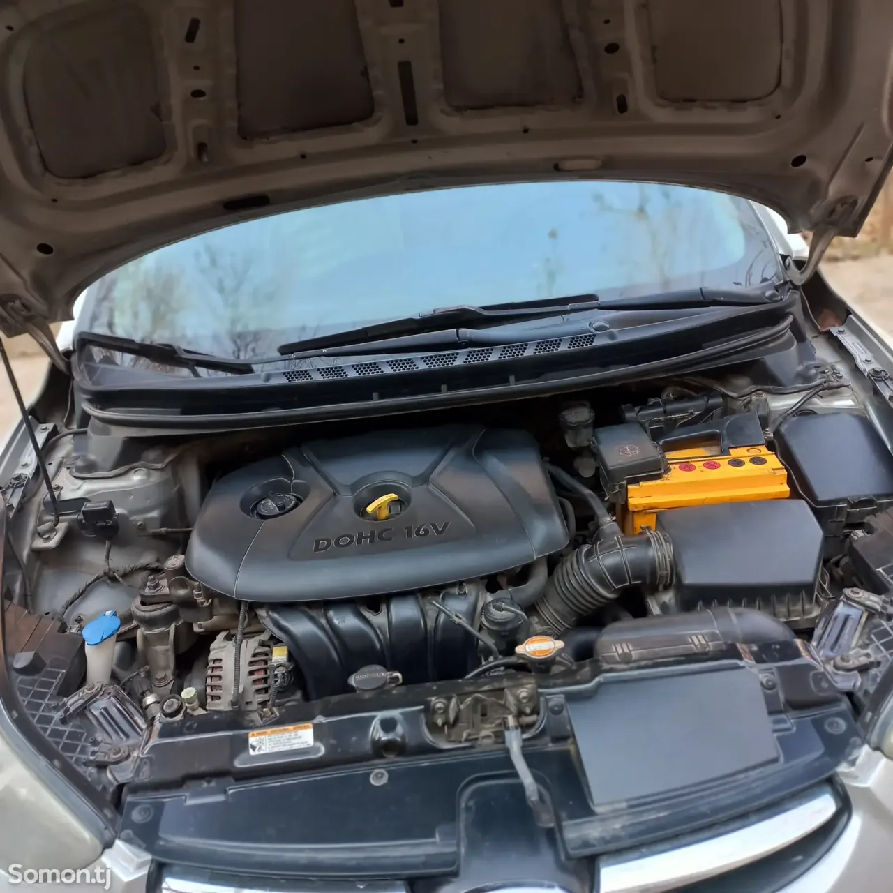 Hyundai Elantra 2012 · 1.8 MT