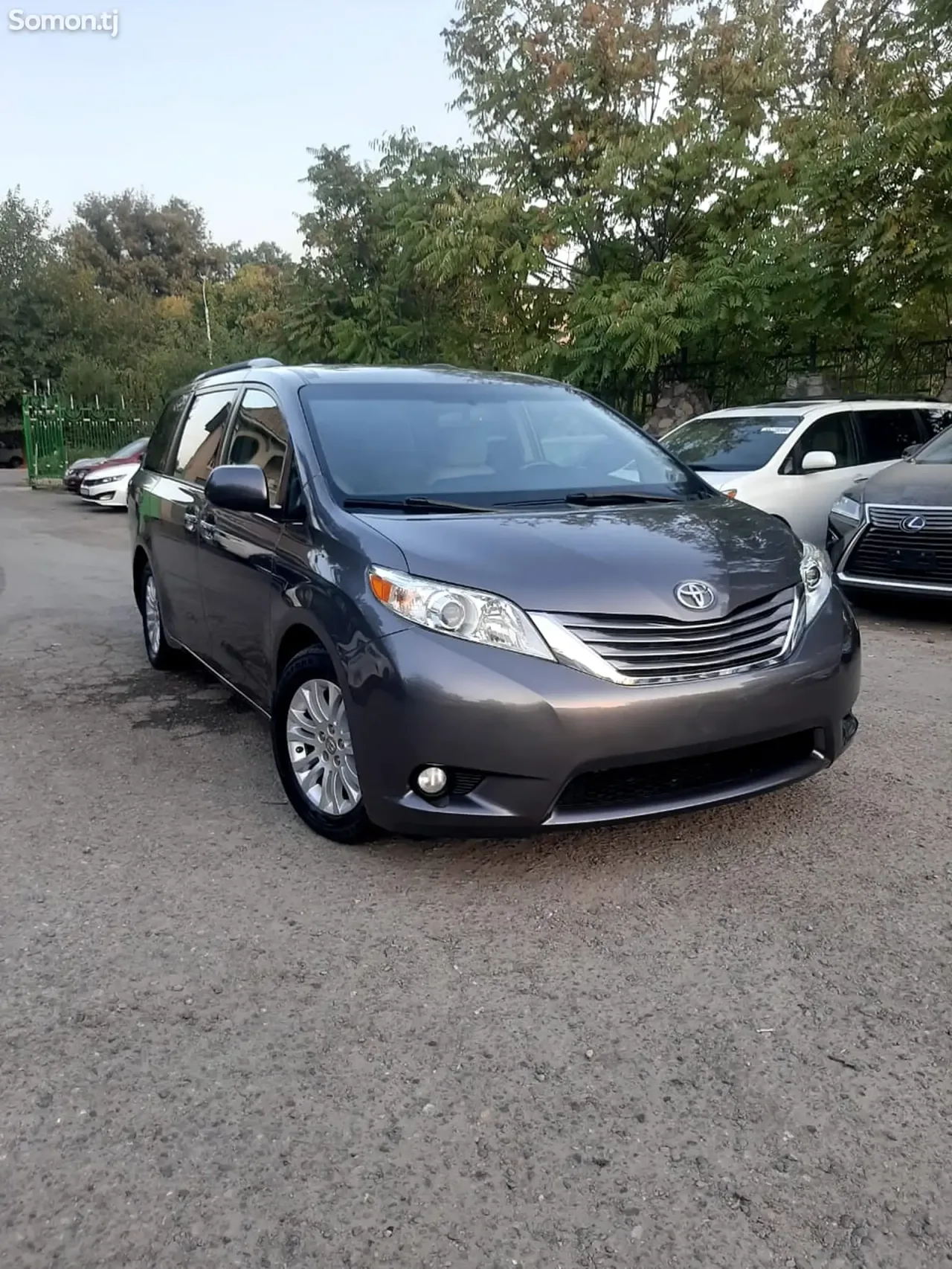 Toyota Sienna 2017 · 3.5 AT