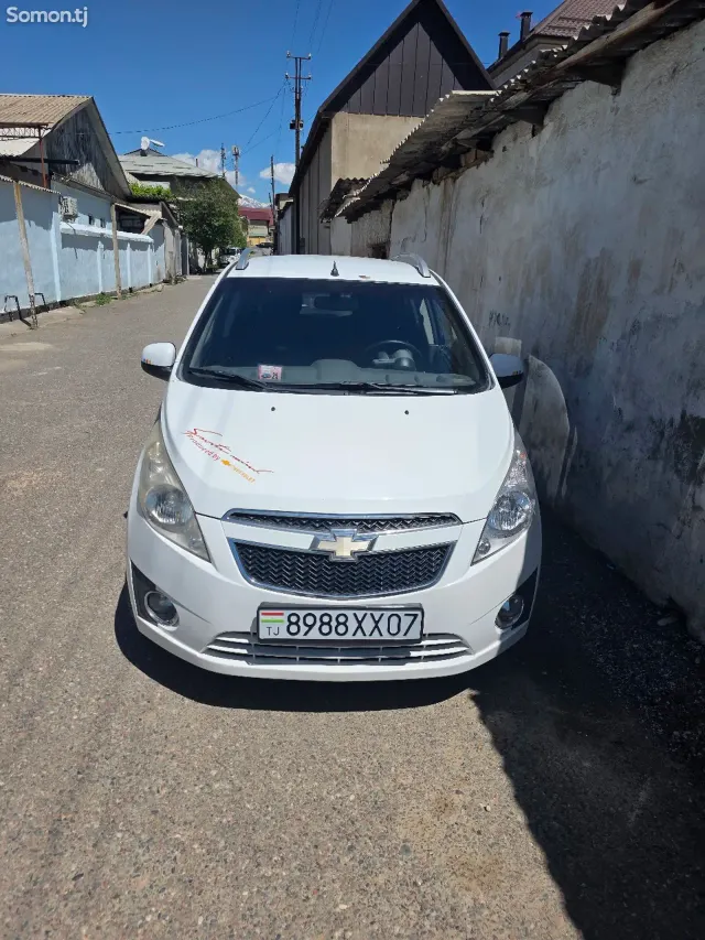 Chevrolet Spark 2012 · 1.1 AT